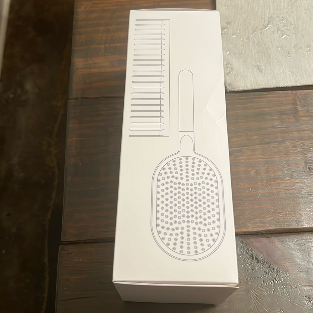 Dyson brush and comb.